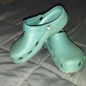 Crocs sage greensize 6 men 8 women